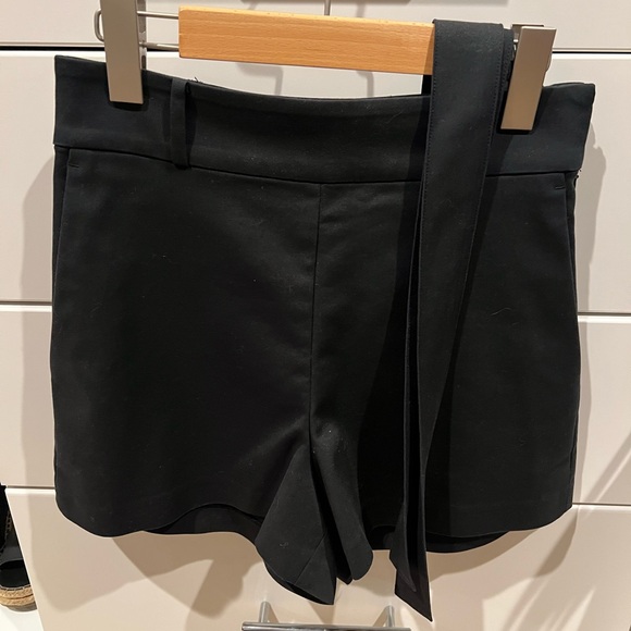Aritzia Babaton Tie Front Shorts - Picture 2 of 4